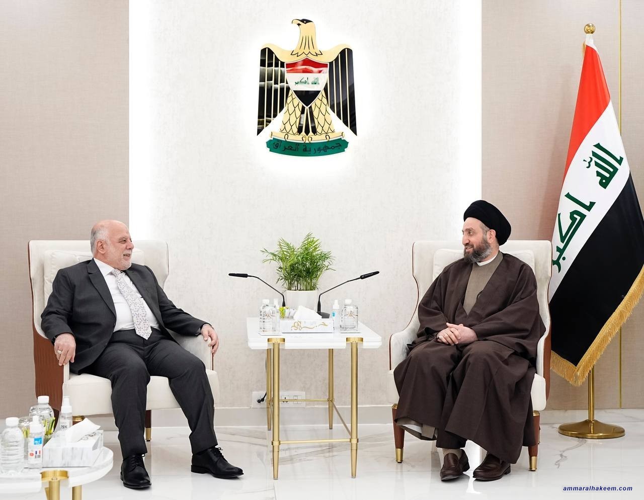 السيد الحكيم يستقبل الدكتور العبادي ويبحث معه المشهد السياسي والاقتصادي