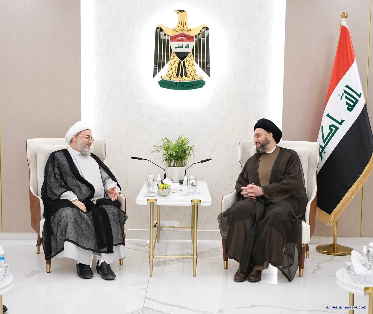 السيد الحكيم يبحث مع اية الله الاراكي تحديث الخطاب الديني بما يتناسب مع تطورات المرحلة