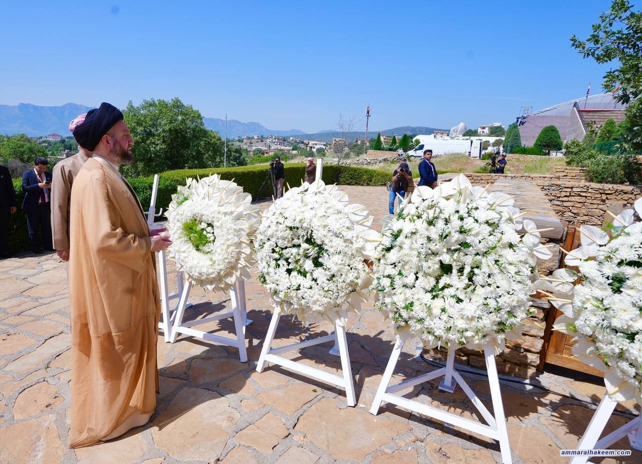 Sayyid Al-Hakeem lays wreath at late Mullah Mustafa Barzani’s tomb