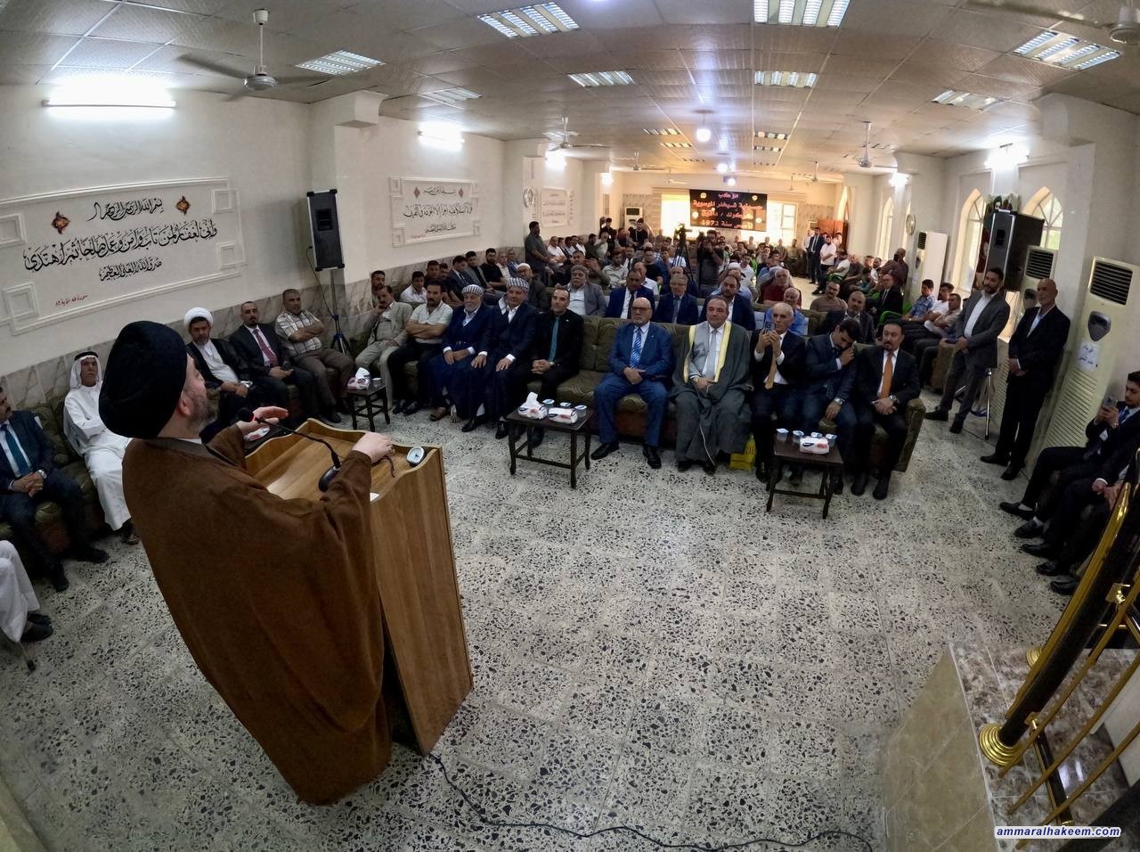 سەماحەتی حەكیم چاوی بە كۆمەڵێك شێخ و پیاوە دیارەكان و رۆشەنبیرانی داقووك كەوت