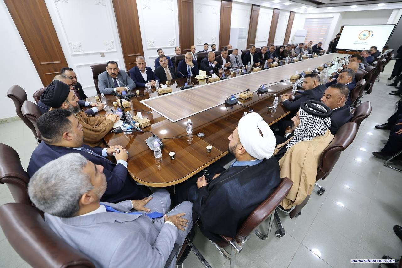 السيد الحكيم يشدد على تطبيق مبدأ اللامركزية كقوة للعراق وضمانة لوحدته