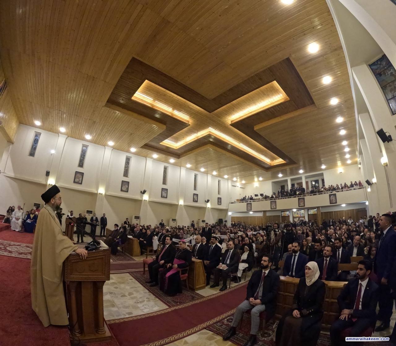 السيد الحكيم يحضر في قداس عيد الميلاد في كاتدرائية مار يوسف ويؤكد على تعزيز التعايش في العراق