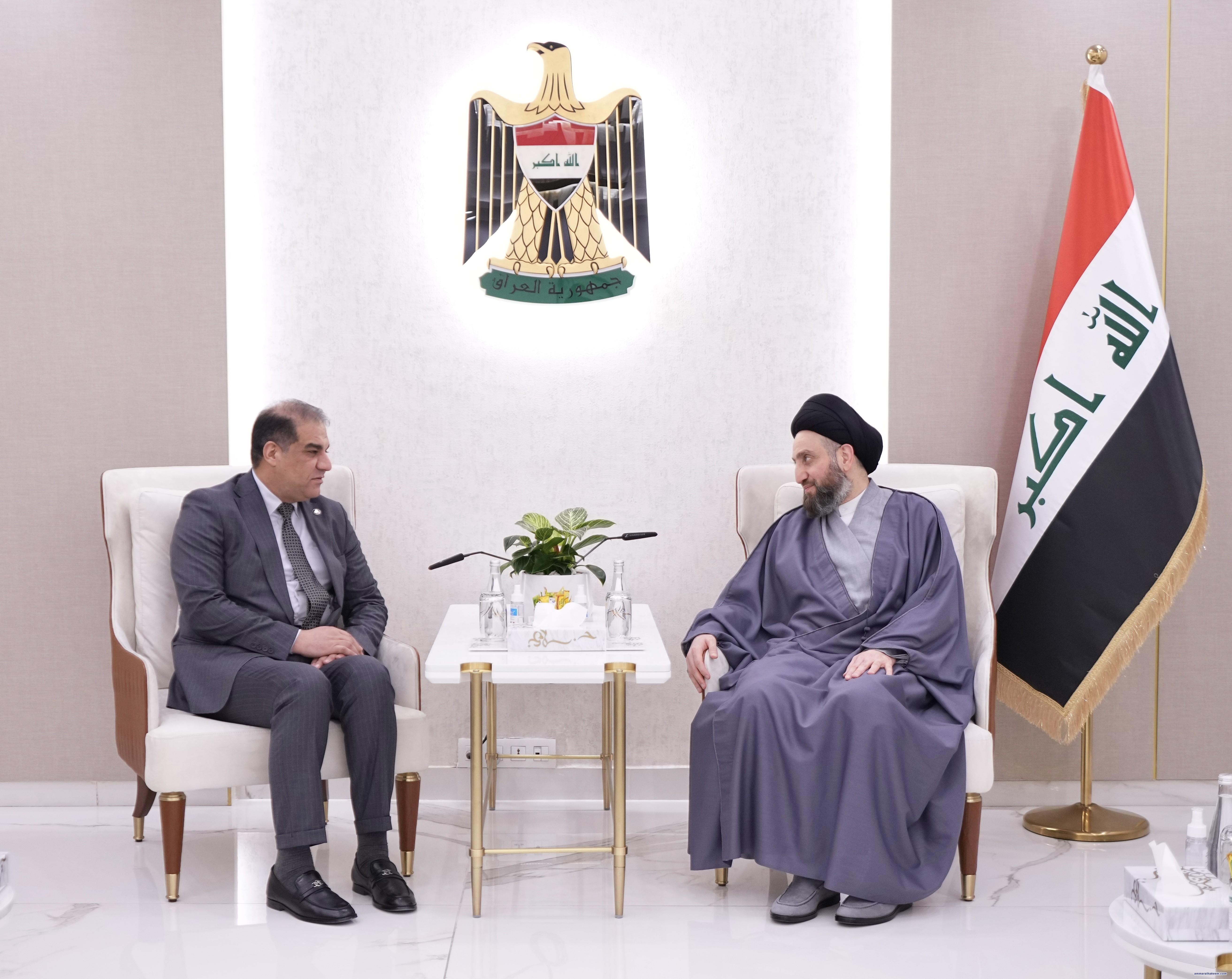 السيد الحكيم يدعو لأنصاف شريحة المعلمين ومنحهم اراض سكنية