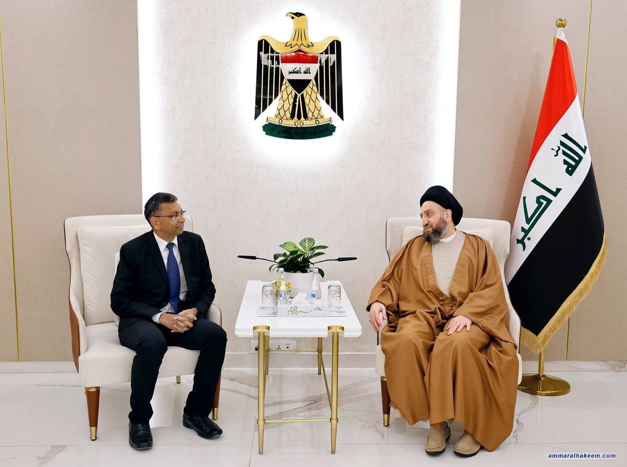 السيد الحكيم يبحث مع السفير الهندي العلاقات الثنائية بين البلدين