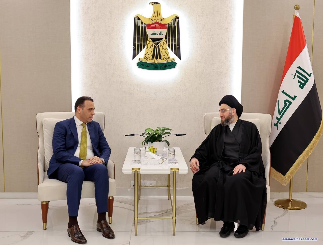 السيد الحكيم يلتقي المجموعة العراقية للشؤون الخارجية ويشدد على دور العراق كحلقة وصل بين فرقاء المنطقة