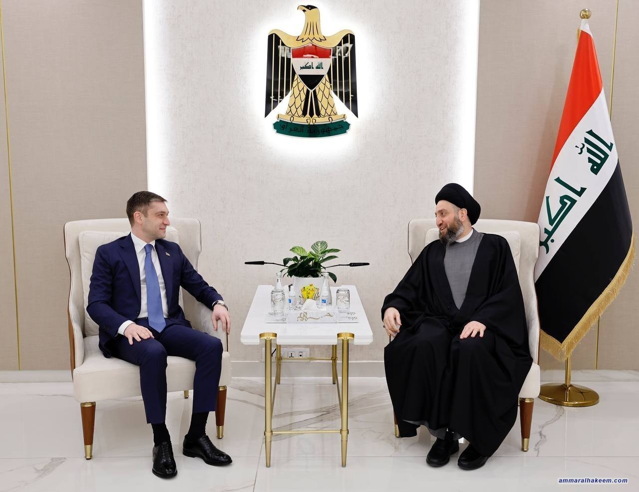 سەماحەتی حەكیم لەگەڵ باڵیۆزی ئازربێجانی پەیوەندی دوو قۆڵی نێوان عێراق و ئازەربیجان تاوتوێ دەكات