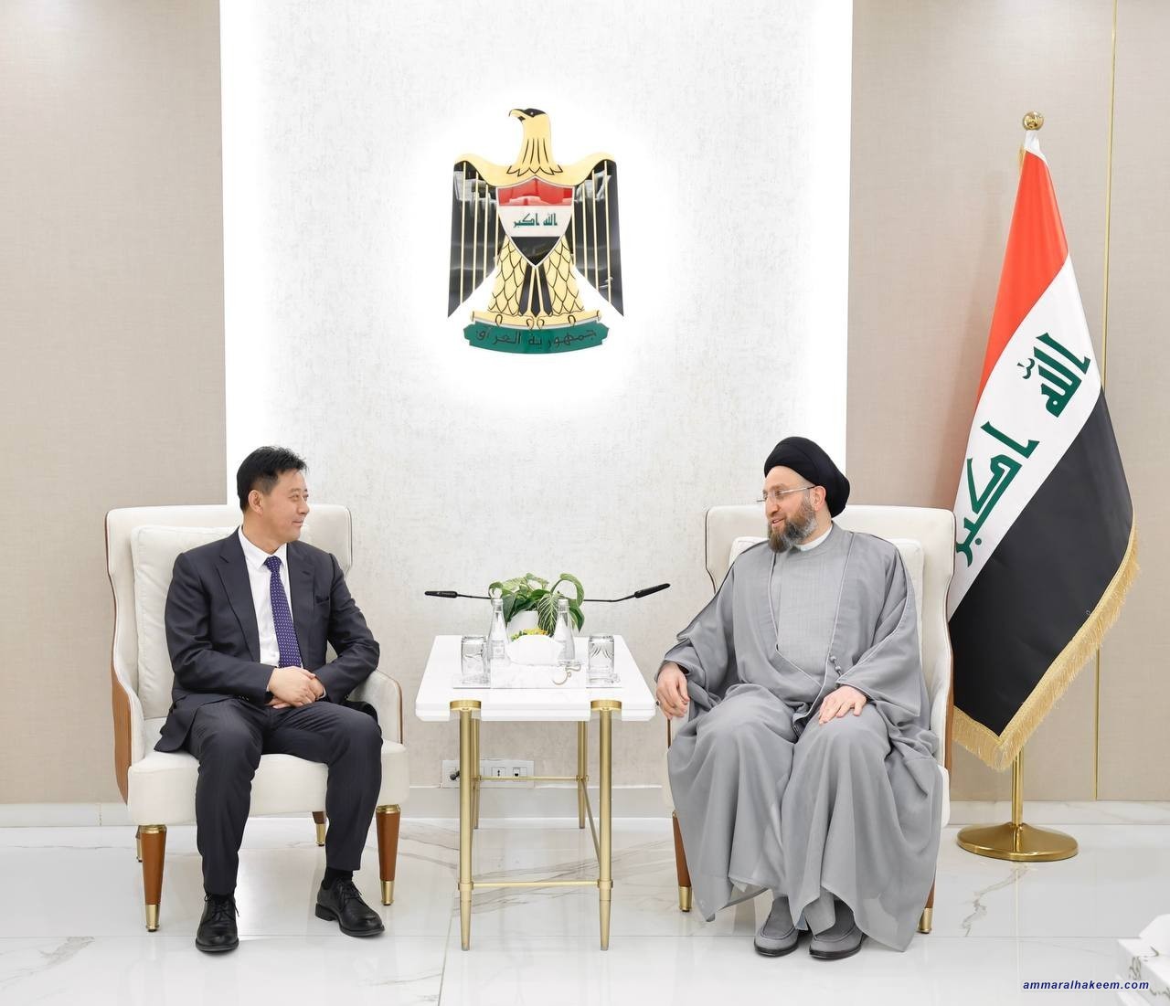 السيد الحكيم.. الحوار والتفاهمات المتبادلة هما الوسيلة الأمثل لحل المشاكل بين جميع الأطراف