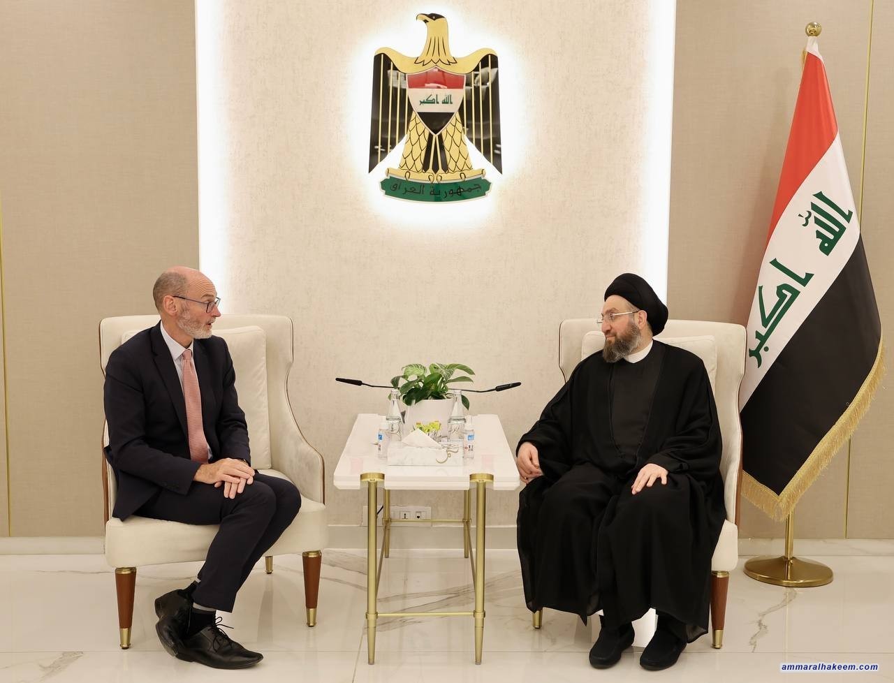 السيد الحكيم يبحث مع السفير البريطاني انهاء التحالف الدولي في العراق والتعويض عنه بعلاقات ثنائية مع بعض بلدانه