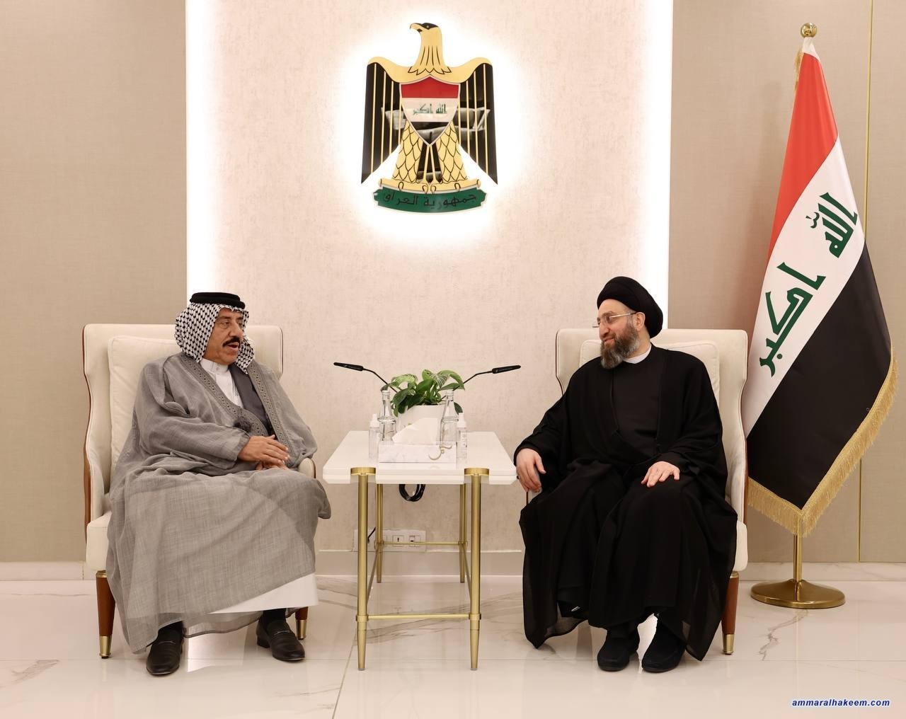 السيد الحكيم يلتقي شيخ شمر الطوگة ويستذكر معه العلاقة التاريخية مع القبيلة العريقة