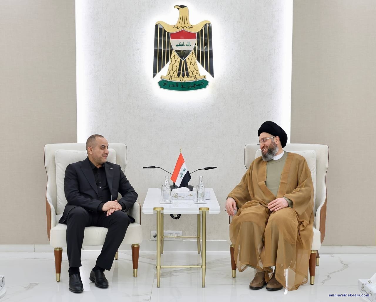 السيد الحكيم يدعو إلى منح الحكومات المحلية صلاحياتها الدستورية والقانونية