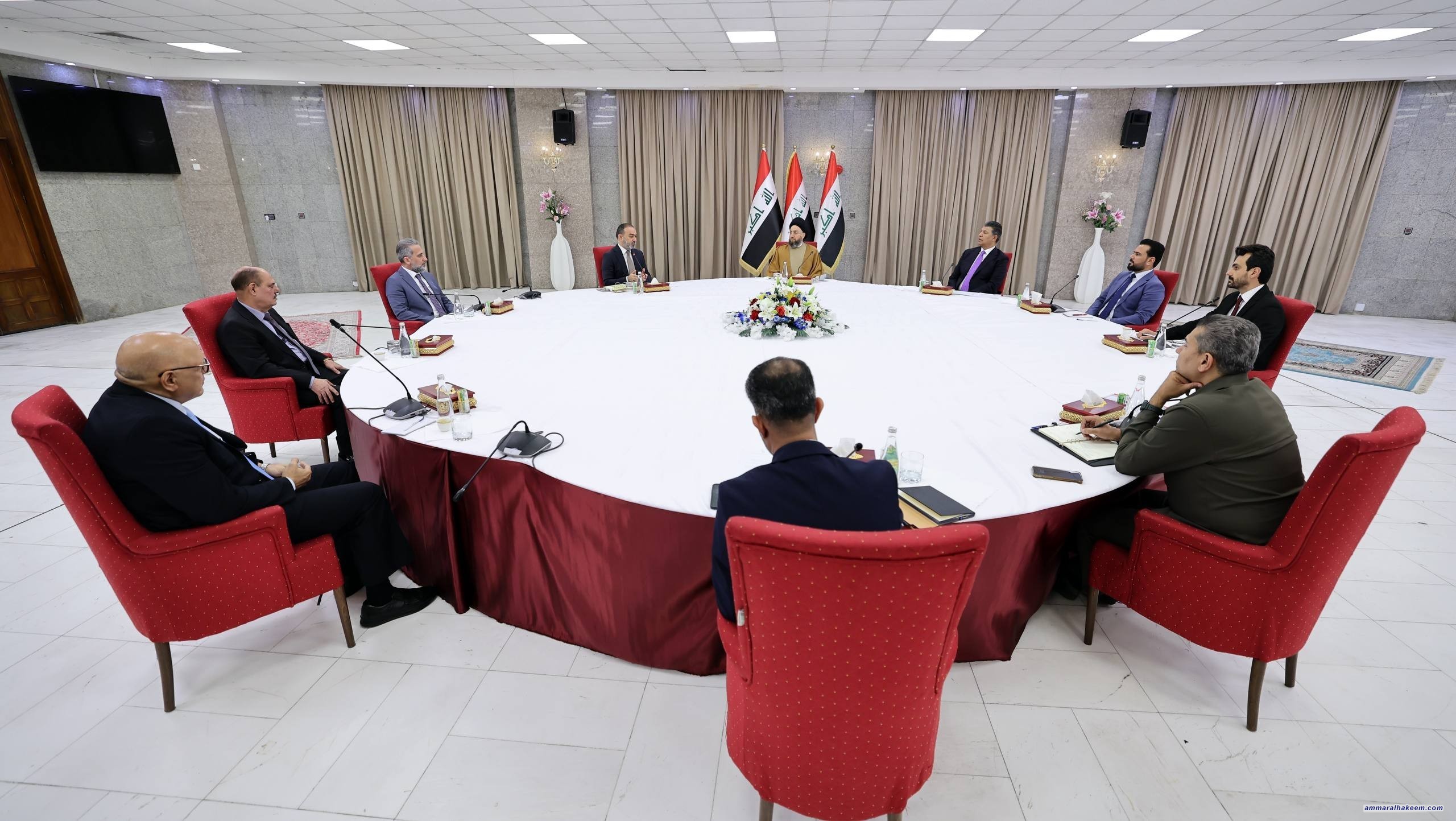 السيد الحكيم يؤكد أهمية الإعلام الواعي في دعم الديمقراطية ويشدد على تحديث التشريعات وتعزيز السيادة الرقمية