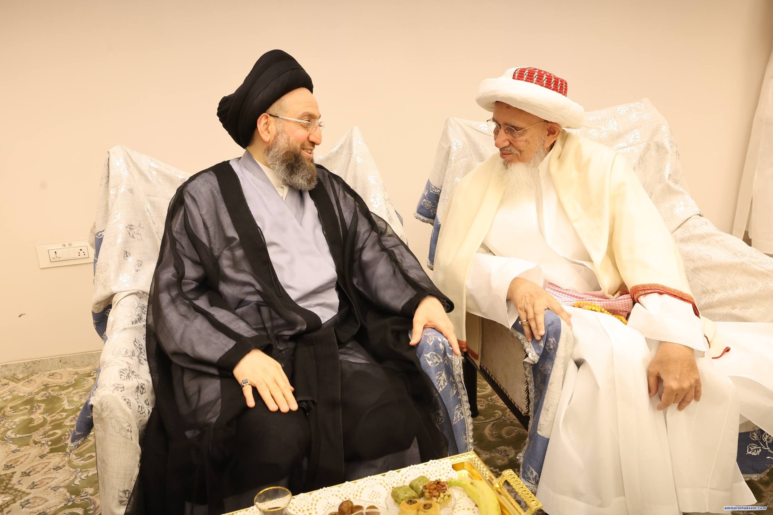 السيد الحكيم يلتقي سلطان البهرة في كربلاء ويثمن مواقفهم الداعمة لقضايا الإسلام