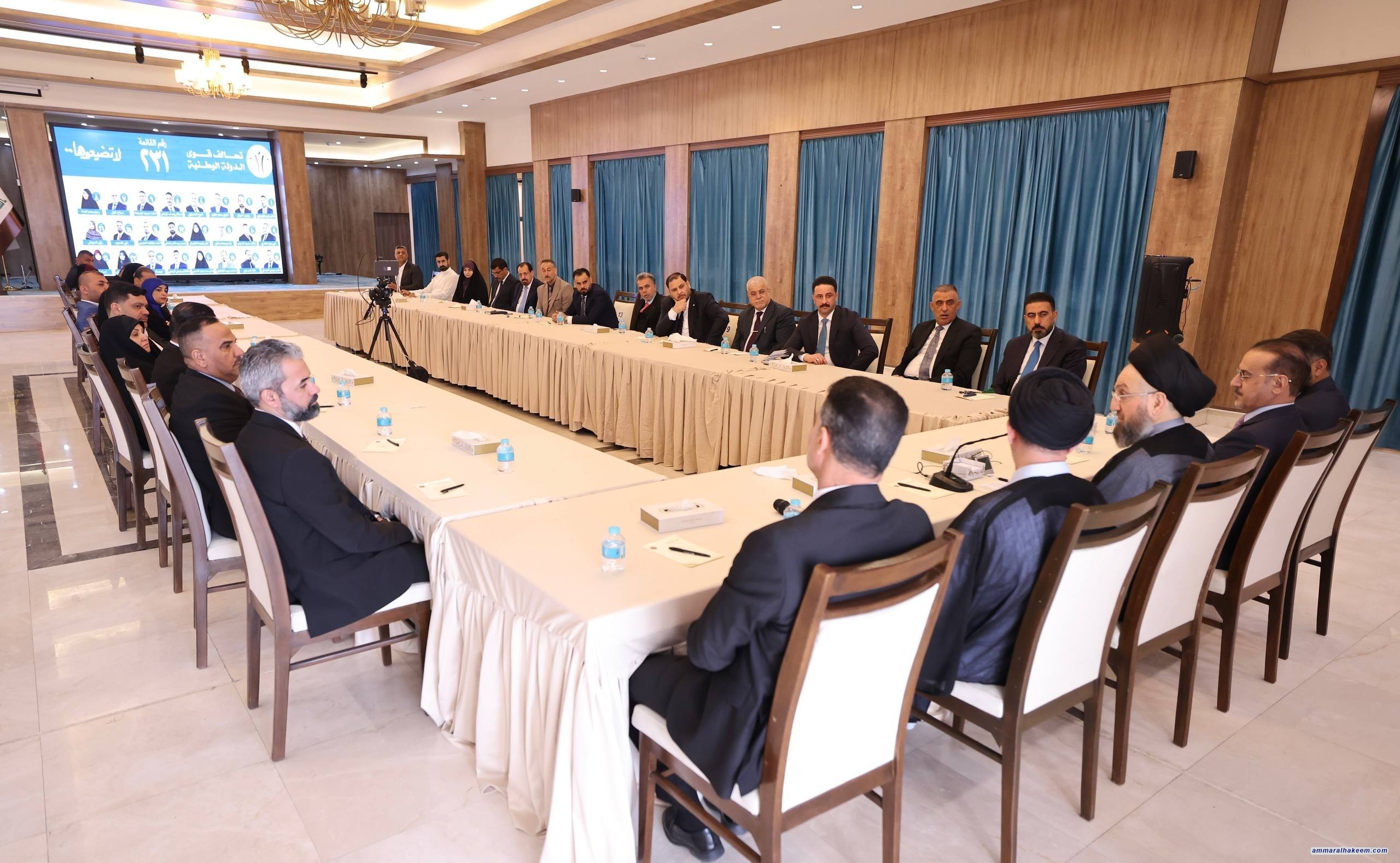 الحكيم يؤكد من النجف أن الانتخابات القادمة مفصلية في ترسيخ الاستقرار والإصلاح الاقتصادي