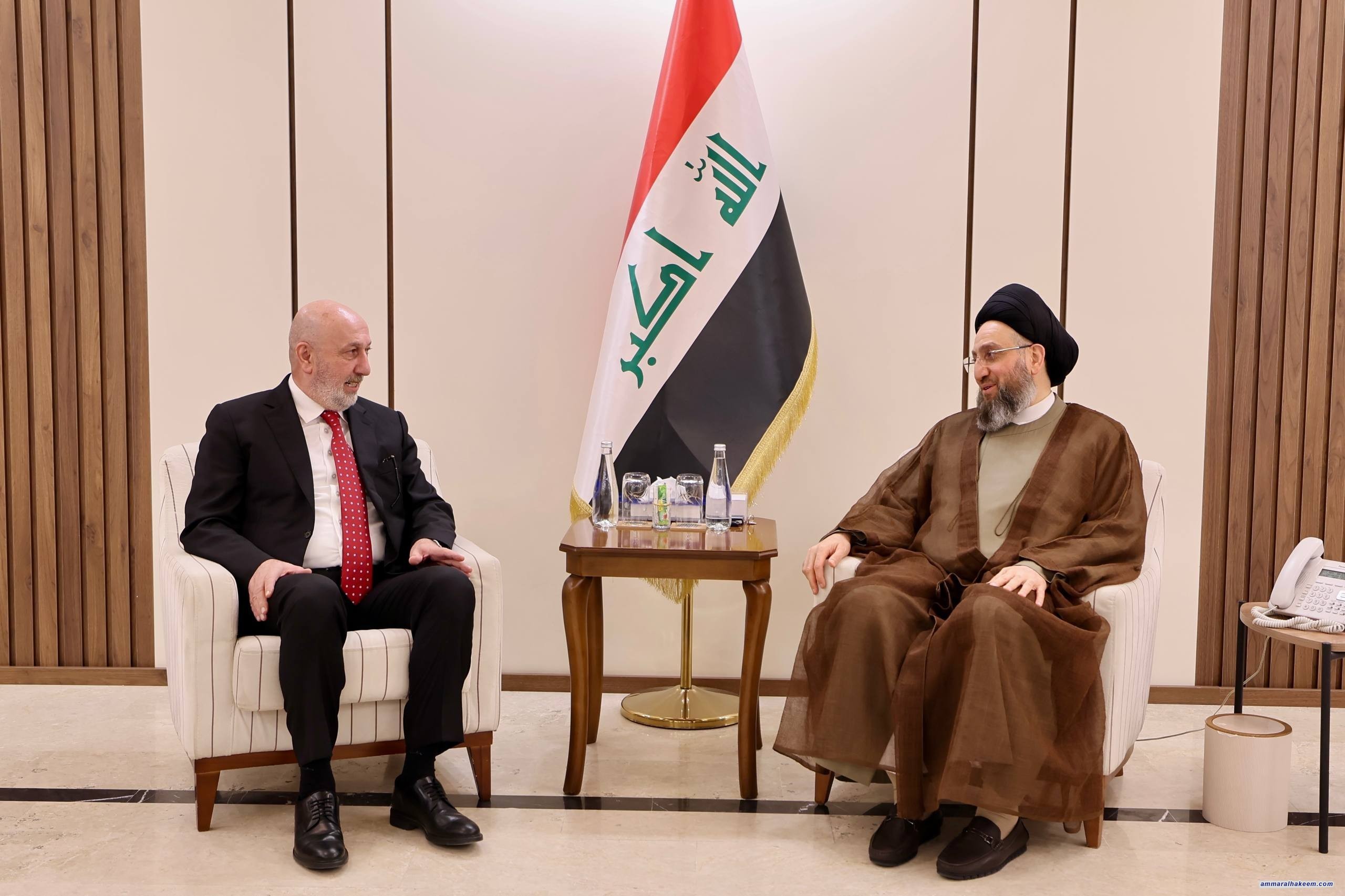 السيد الحكيم يستقبل وفد الاتحاد الوطني الكردستاني ويطالب بتسريع تشكيل الحكومة