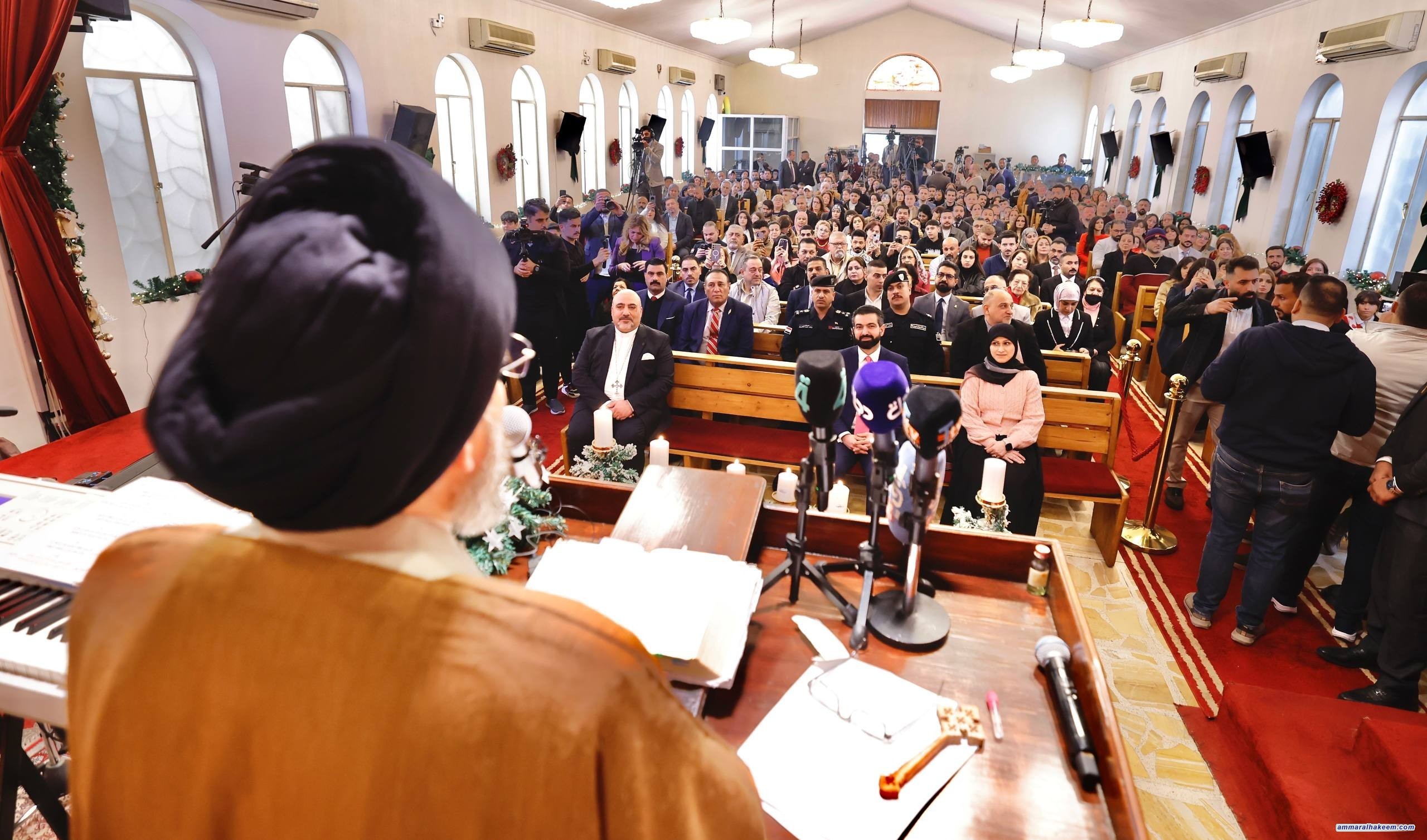 السيد الحكيم يشارك احتفالات الميلاد في كنيسة الاتحاد المسيحي الإنجيلية ويؤكد وحدة العراقيين