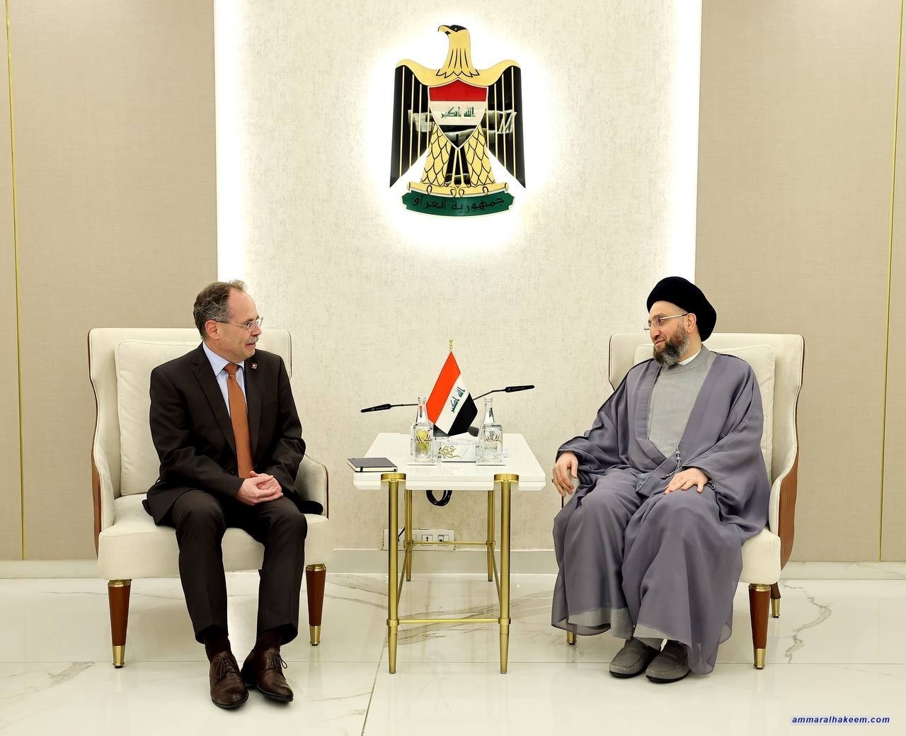 سەماحەتی حەكیم پێشوازی لە بالیۆزی سوێسڕی دەكات و پەیوەندی دوو قۆڵی و سەقامگیری ناوچەكەی لەگەڵ تاوتوێ دەكات