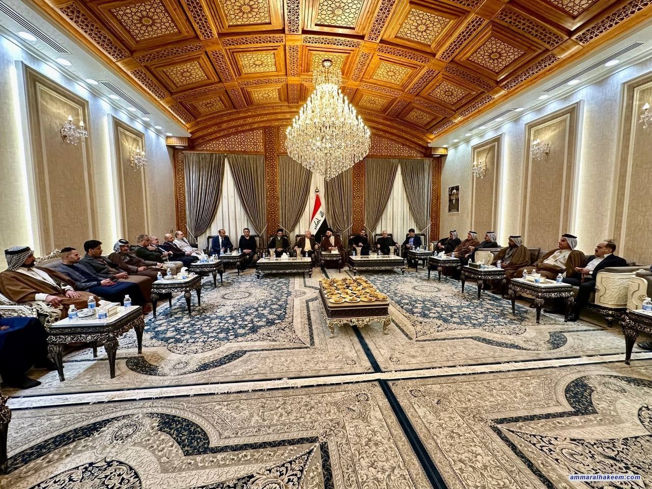 السيد الحكيم يزور دواوين عشائر العراق في النجف الأشرف ويؤكد على أهمية الوحدة الوطنية في مواجهة التحديات