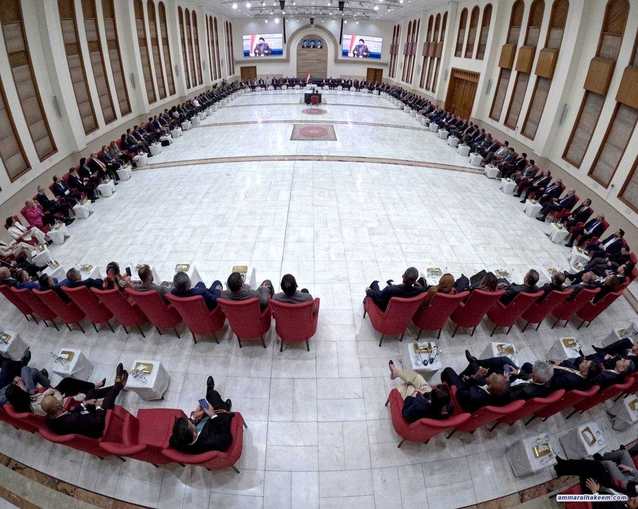 السيد الحكيم يلتقي برجال الأعمال العراقيين والأمريكيين ويؤكد على أهمية الشراكة الاقتصادية والتنوع في الاقتصاد الوطني