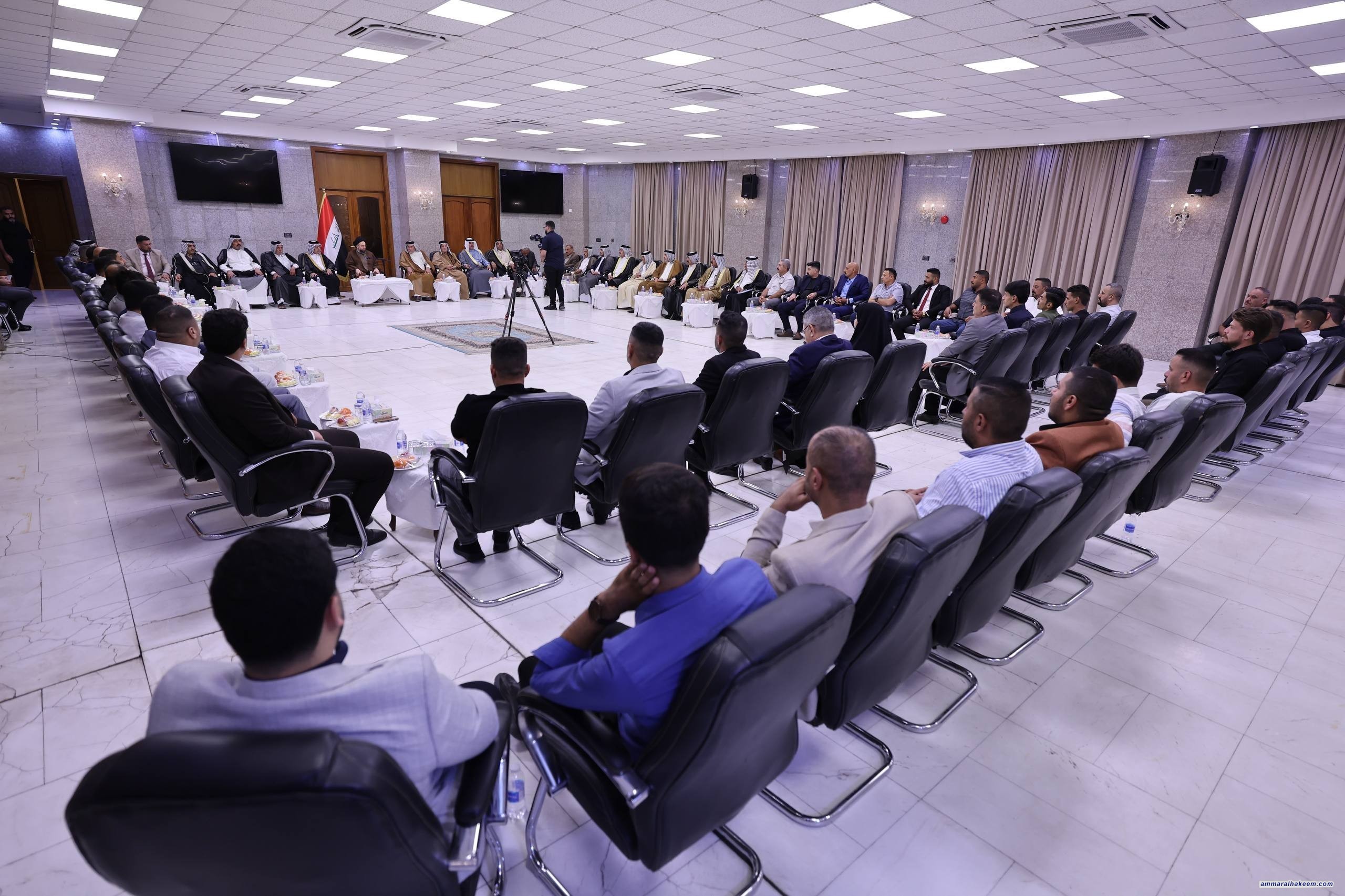 سەید حەكیم لە دیداری كۆمەڵێك شێخ و پیاوە دیارەكانی هۆزی جحێش: هەلبژاردنەكانی داهاتوو چانسێكە بۆ چەسپاندنی سەقامگیری و سوود وەرگرتن لەو دەستكەوتانەی بەدی هاتوون