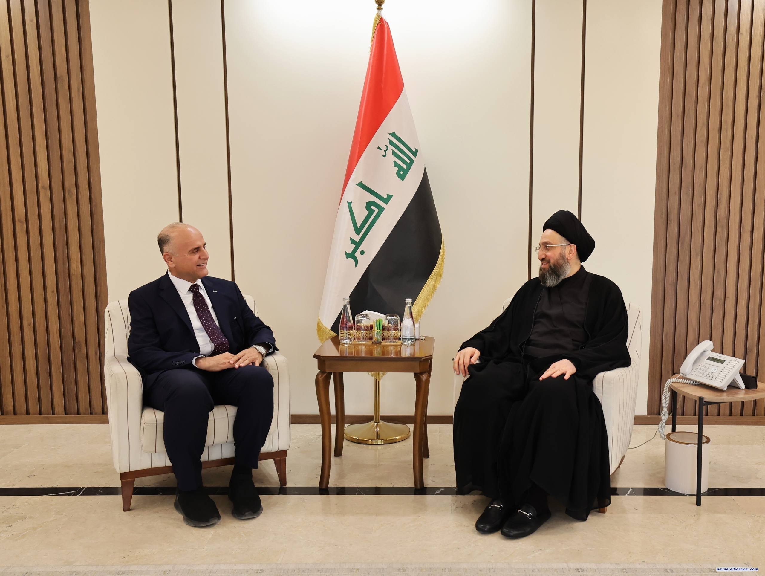 سەماحەتی حەكیم دووپاتی دەكاتەوە كە پێویستە كەیسە عێراقییەكان لە لایەن دادگا نێو دەوڵەتیەكان لە ئەستۆ بگیرێت