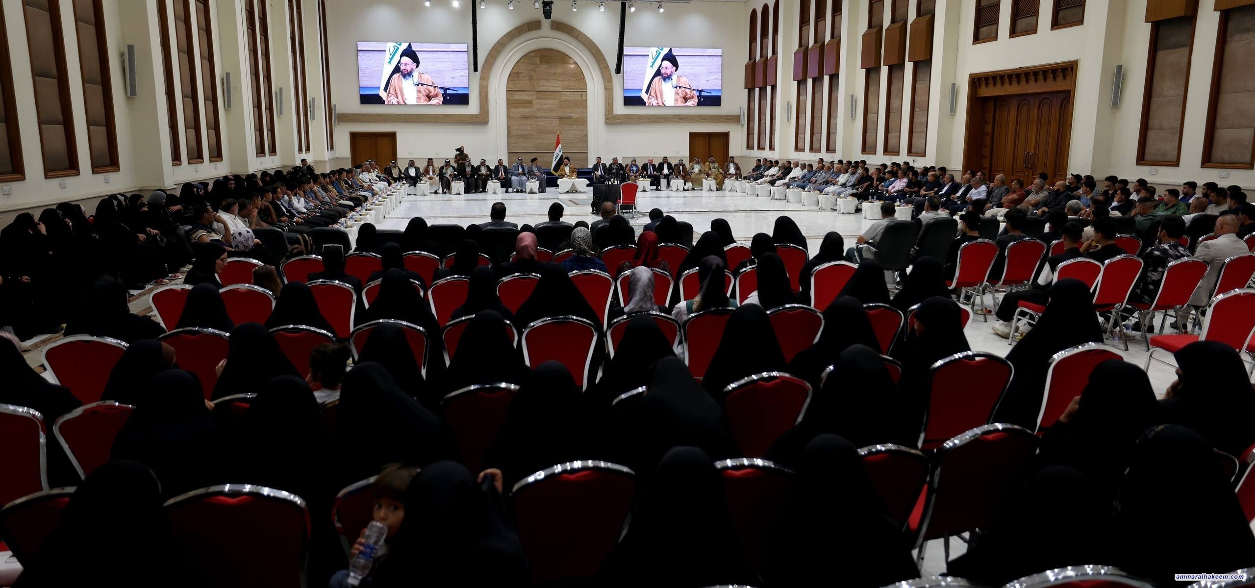 السيد الحكيم خلال لقائه وجهاء وشيوخ الديوانية وآل بدير: تجاوزنا مرحلة الاشتباك السياسي والتحدي القادم هو الخدمات والعدالة في توزيع الثروات