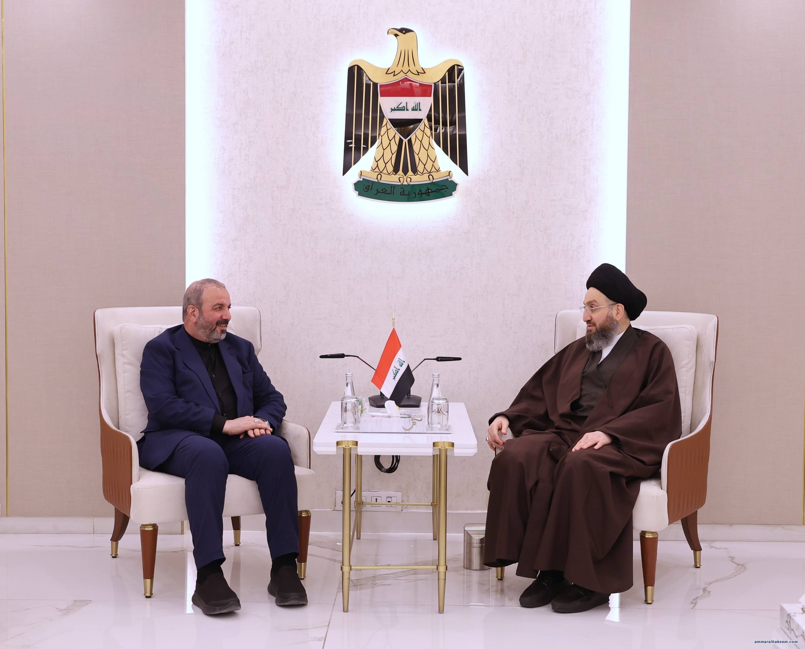 السيد الحكيم يستقبل السفير الإيراني ويؤكد رفض التصعيد ويدعو لوقف الحرب