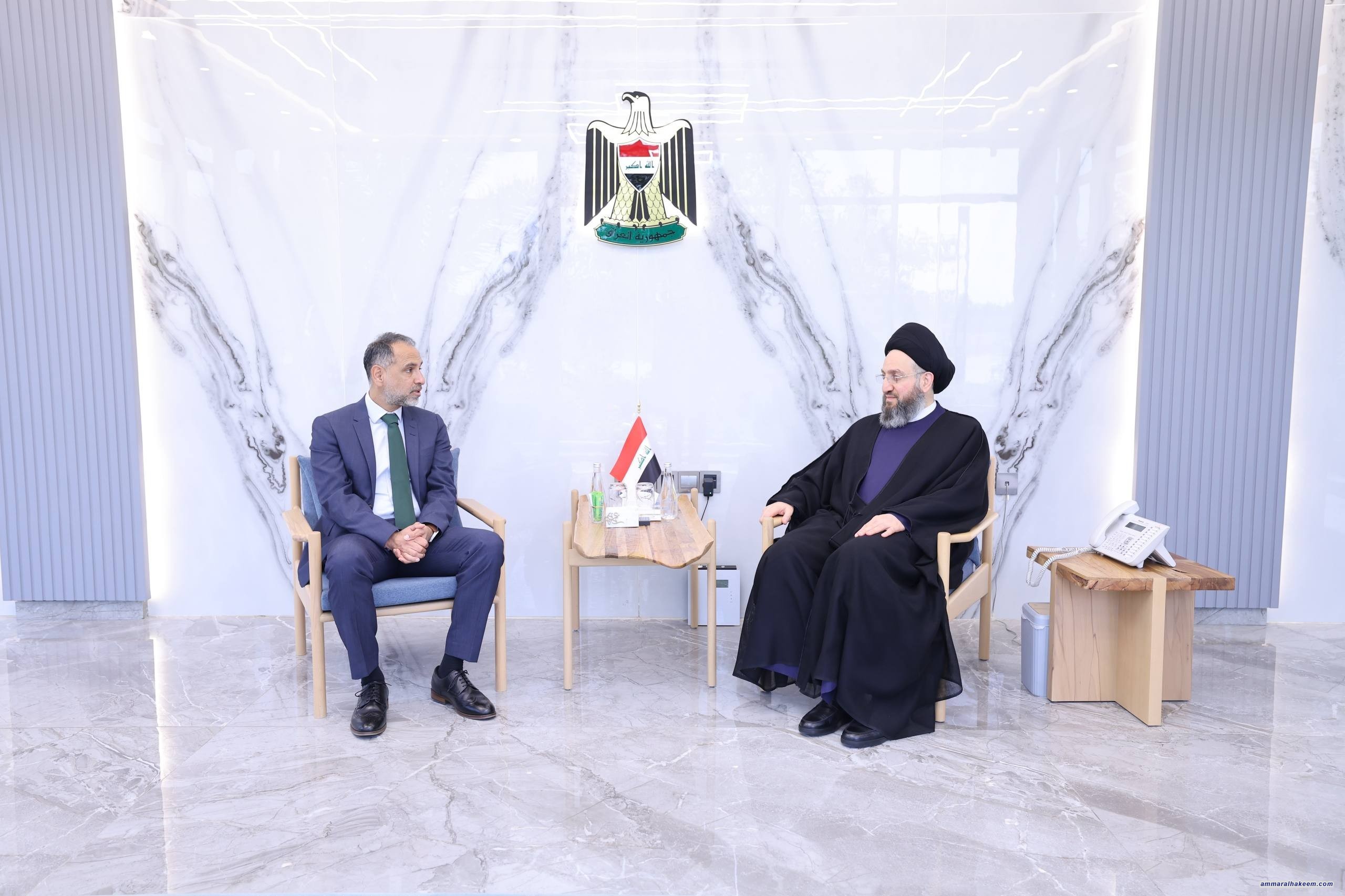 السيد عمار الحكيم يؤكد للسفير البريطاني اقتراب إنهاء الانسداد السياسي ويدعو لتشكيل حكومة كاملة الصلاحيات وتعزيز الاستقرار الإقليمي