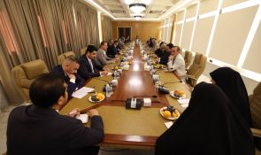 السيد الحكيم يدعو إلى التنسيق بين الحكومات المحلية والبرلمان لدعم المشاريع الخدمية